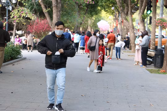 Cá nhân không đeo khẩu trang nơi công cộng có thể bị phạt tiền lên tới 30 triệu đồng