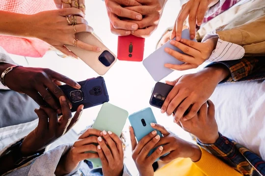 Tin công nghệ 23/5: Mỹ bác quyền tự do phát ngôn của chatbot; ông Trump tổ chức tiệc tiền mã hóa