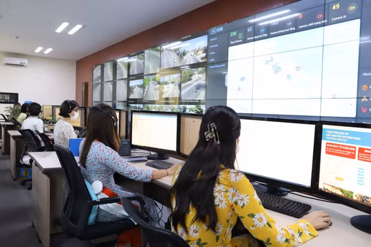 Hệ thống camera trên màn hình tại Trung tâm giám sát điều hành đô thị thông minh Thừa Thiên-Huế