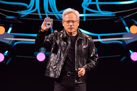 Chủ tịch NVIDIA giới thiệu mẫu chip AI mới của hãng
