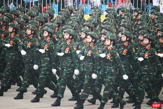 Khối nữ chiến sĩ Thông tin. Ảnh: Xuân Phú