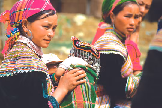 Nghiên cứu cho thấy, những khảo cứu trước đây chỉ tập trung vào hệ gene của người Kinh sẽ không thấy hết được tính đa dạng di truyền. Ảnh: Người Hmông ở Bắc Hà. Nguồn: Ngân hàng Thế giới