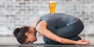 Tập Yoga và uống bia