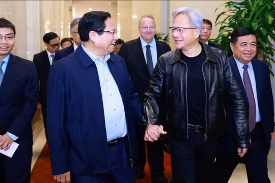 Thủ tướng Phạm Minh Chính và Chủ tịch NVIDIA Jensen Huang (ảnh: VGP)