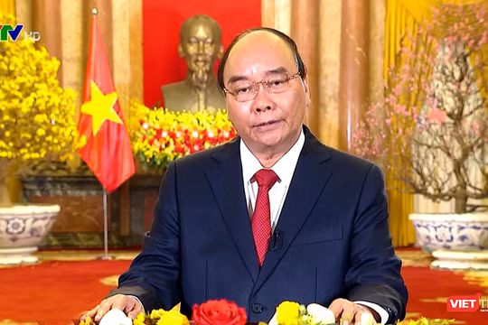 Chủ tịch nước Nguyễn Xuân Phúc gửi lời chúc Tết Nhâm Dần 2022 từ Phủ Chủ tịch (Hà Nội).