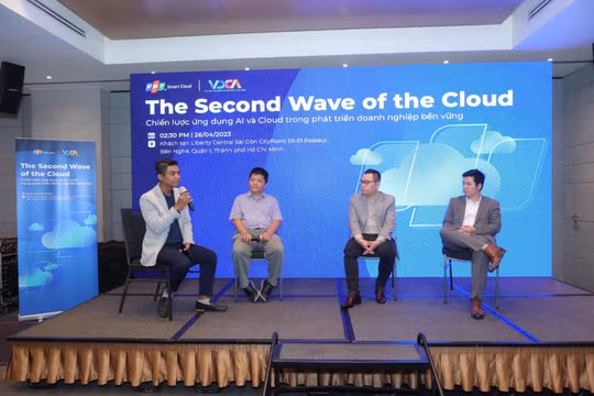 Các diễn giả chia sẻ tại sự kiện