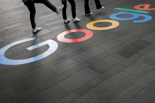 Logo Google ở bên ngoài văn phòng chi nhánh Singapore (ảnh: Reuters)
