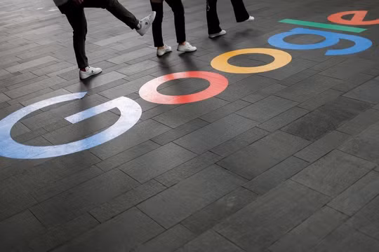 Logo Google ở bên ngoài văn phòng chi nhánh Singapore (ảnh: Reuters)