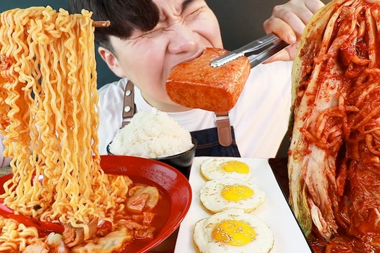 Trào lưu quay video ăn uống đang nở rộ ở Trung Quốc