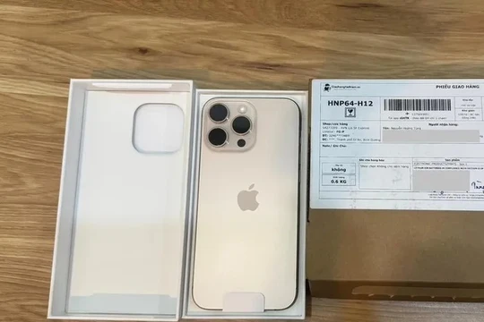 Vụ mua iPhone 16 Pro Max nhận hộp rỗng: Khách đón tin vui
