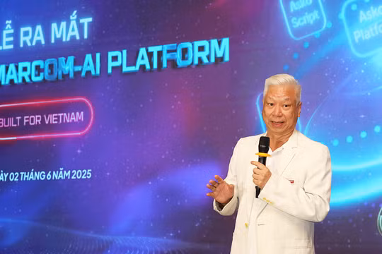 Ông Đào Quang Bính, Tổng giám đốc, Tổng thư ký tòa soạn VnEconomy phát biểu tại sự kiện ra mắt nền tảng Marcom AI