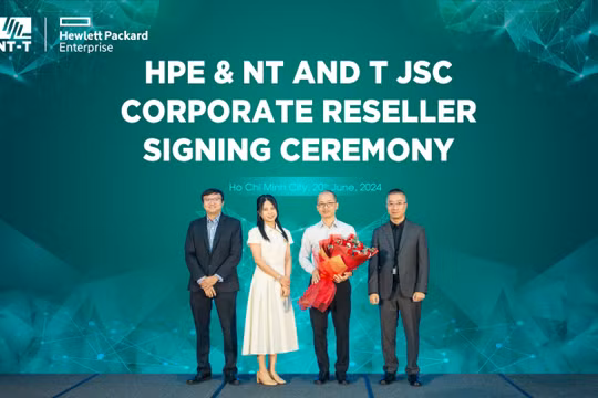 Đại diện NT AND T JSC và Hewlett Packard Enterprise Việt Nam tại lễ ký kết