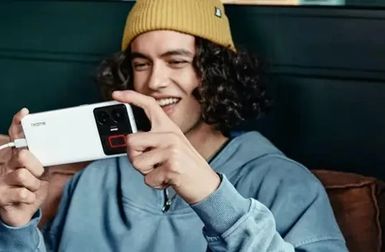 Realme đã tìm cách thâm nhập thị trường quốc tế với những chiếc điện thoại hàng đầu của mình. Nhưng hãng đang chơi ở phân khúc giá trung bình, nơi hãng phải đối mặt với sự cạnh tranh gay gắt từ các đối thủ như Xiaomi.