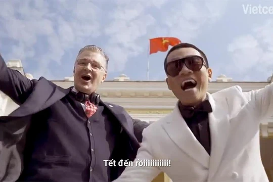 Đại sứ Mỹ hát rap cùng Wowy