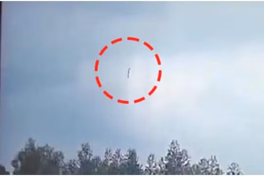 Hình ảnh chiếc máy bay của China Eastern Airlines bị rơi