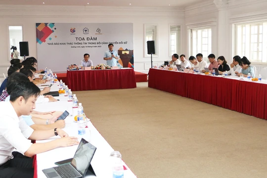 Hơn 30 nhà báo tham gia buổi Tọa đàm