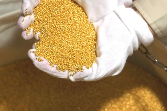 Vàng và các kim loại quý được tái chế từ rác thải điện tử (ảnh: Nikkei Asia)