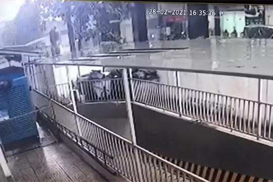 Anh Mạnh cứu cháu bé