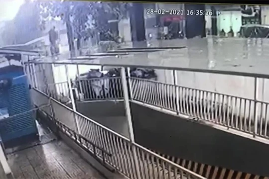 Anh Mạnh cứu cháu bé