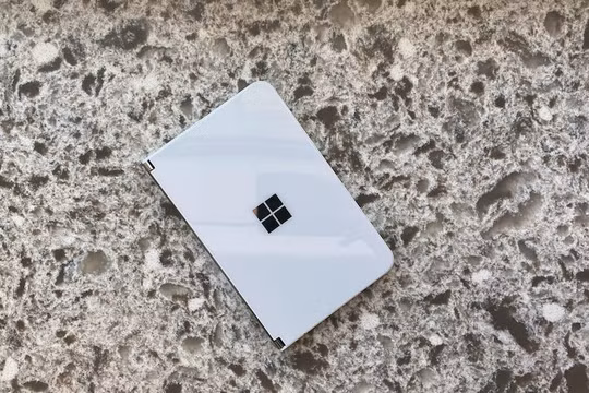Microsoft Surface Duo (ảnh: Business Insider)