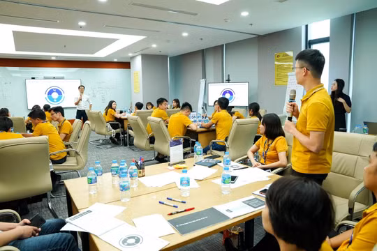 Chuyên gia FPT Digital thảo luận về chuyển đổi số với ban lãnh đạo và các trưởng phòng của Cát Tường Group