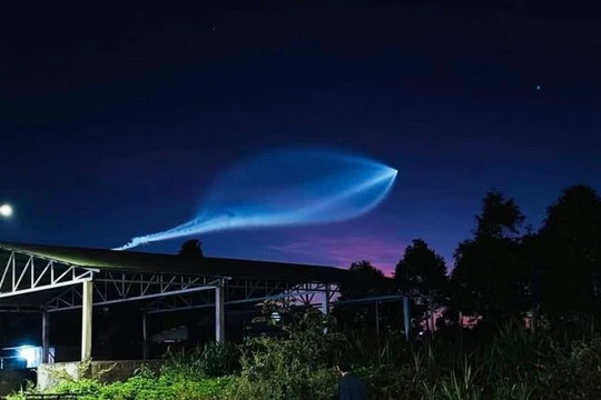 Vệt sáng kỳ lạ trên bầu trời người dân miền Trung quan sát thấy rạng sáng 15/7.