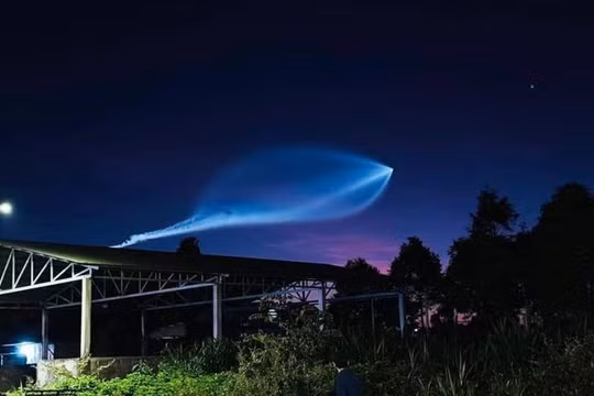 Vệt sáng kỳ lạ trên bầu trời người dân miền Trung quan sát thấy rạng sáng 15/7.