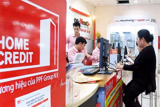 Home Credit hoạt động tại Việt Nam từ năm 2008, chủ yếu trong lĩnh vực cho vay trả góp, cho vay tiền mặt và thẻ tín dụng