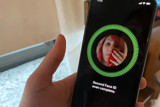 Có thể mở khóa iPhone khi đeo khẩu trang (ảnh: Business Insider)