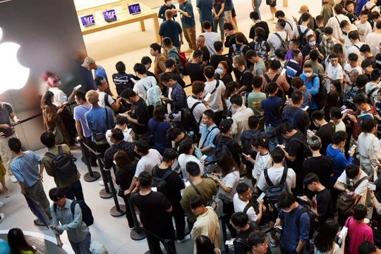 Tin nóng công nghệ 4/5: Apple có thể ra mắt iPhone 2 lần một năm, Samsung kháng cáo Ấn Độ