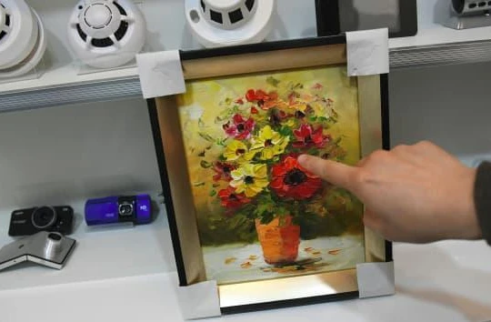 Bức tranh chứa một camera giấu kín (ảnh: Getty Images)