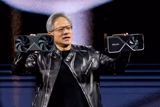 Ông Jensen Huang giới thiệu 2 mẫu chip AI mới tại sự kiện GTC thường niên của công ty. Ảnh: Bloomberg