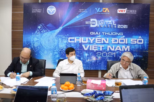 Hội đồng Chung khảo Giải thưởng Chuyển đổi số Việt Nam đang thẩm định các hồ sơ dự VDA 2021.