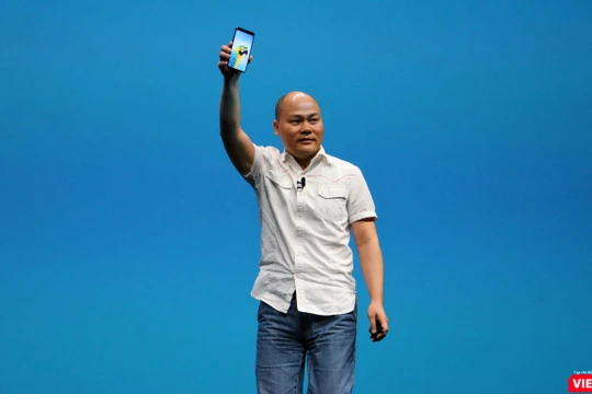 ông Nguyễn Tử Quảng trong buổi lễ ra mắt Bphone 3