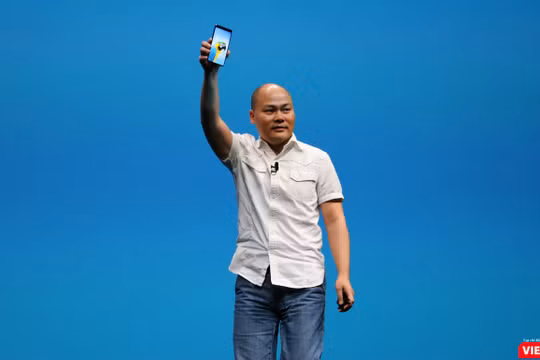 ông Nguyễn Tử Quảng trong buổi lễ ra mắt Bphone 3