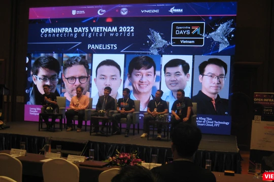 Các diễn giả trong phần giao lưu tại sự kiện OpenInfra Days Vietnam 2022