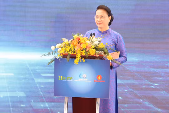 bà Nguyễn Thị Kim Ngân là nữ Chủ tịch Quốc hội đầu tiên của Việt Nam (ảnh: Đăng Khoa)