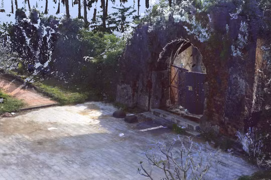 Cổng thành (cổng Hậu) tại Di tích quốc gia đặc biệt Thành cổ Quảng Trị trong app "Di sản văn hóa Quảng Trị" 