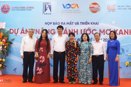 Đại diện Hội nhà văn Việt Nam, Hội Truyền thông số Việt Nam, Trung tâm Bản quyền số, hệ thống phổ thông liên cấp Alfred Nobel tại Lễ ra mắt và triển khai dự án "Nâng cánh ước mơ xanh" 