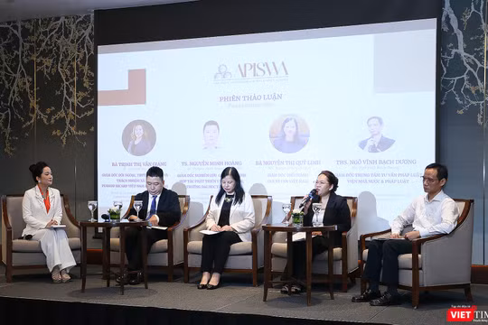 Các diễn giả tham gia tọa đàm xây dựng văn hóa uống có trách nhiệm