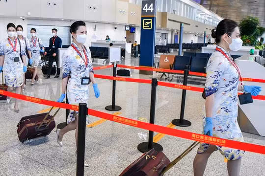 Tiếp viên nữ của Hàng không Hải Nam tại sân bay quốc tế Mỹ Lan Hải Khẩu (ảnh: Getty Images) 