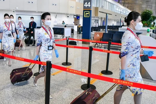 Tiếp viên nữ của Hàng không Hải Nam tại sân bay quốc tế Mỹ Lan Hải Khẩu (ảnh: Getty Images) 