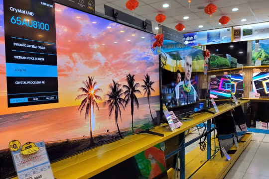 Nên mua tivi OLED, QLED hay Crystal UHD?