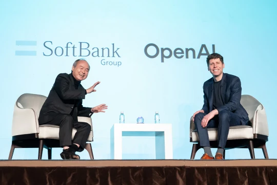 Chủ tịch Softbbank và CEO OpenAI trước lễ ký kết hợp tác