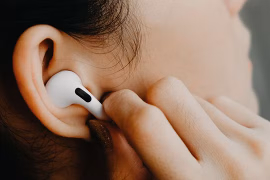 Tai nghe AirPods của Apple có lỗ hổng cho phép tin tặc nghe lén