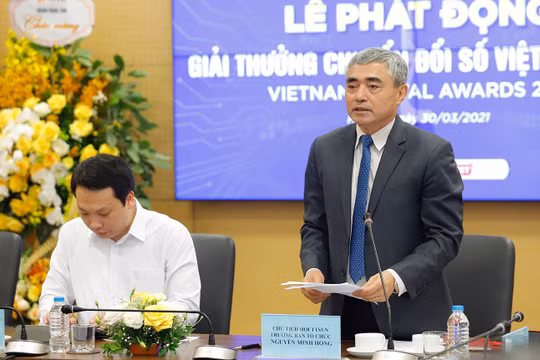 ông Nguyễn Minh Hồng - Chủ tịch Hội Truyền thông số Việt Nam, Trưởng ban Tổ chức Giải thưởng VDA 2021 phát biểu tại lễ phát động Giải thưởng tại Hà Nội ngày 30/3/2021