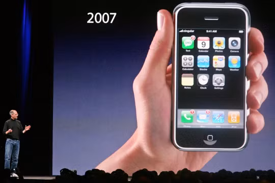 Chiếc iPhone đời đầu được bán với giá hơn 190.000 USD