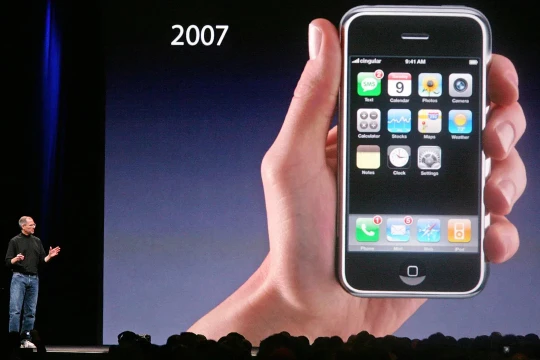 Chiếc iPhone đời đầu được bán với giá hơn 190.000 USD