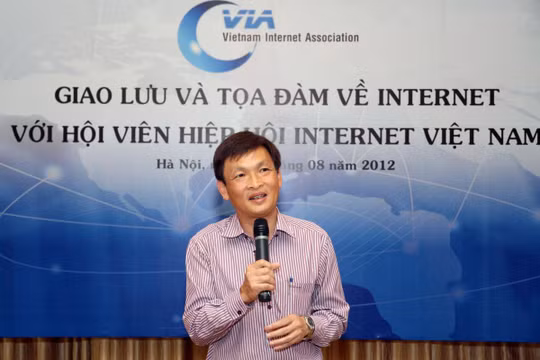 Ông Vũ Hoàng Liên tại một sự kiện về Internet năm 2012. Ảnh: NVCC
