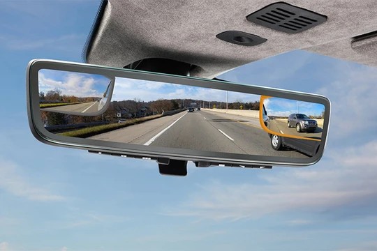 Gương hậu với công nghệ giám sát camera mới do Aston Martin và Gentex phát triển. Ảnh: Gentex.